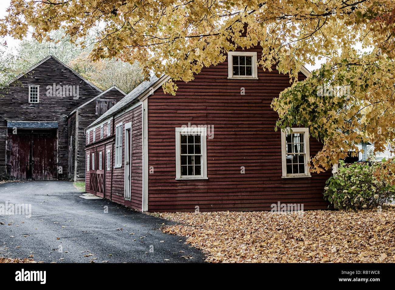 A barn in Old Deerfield Village, Deerfield, MA Stock Photo Alamy