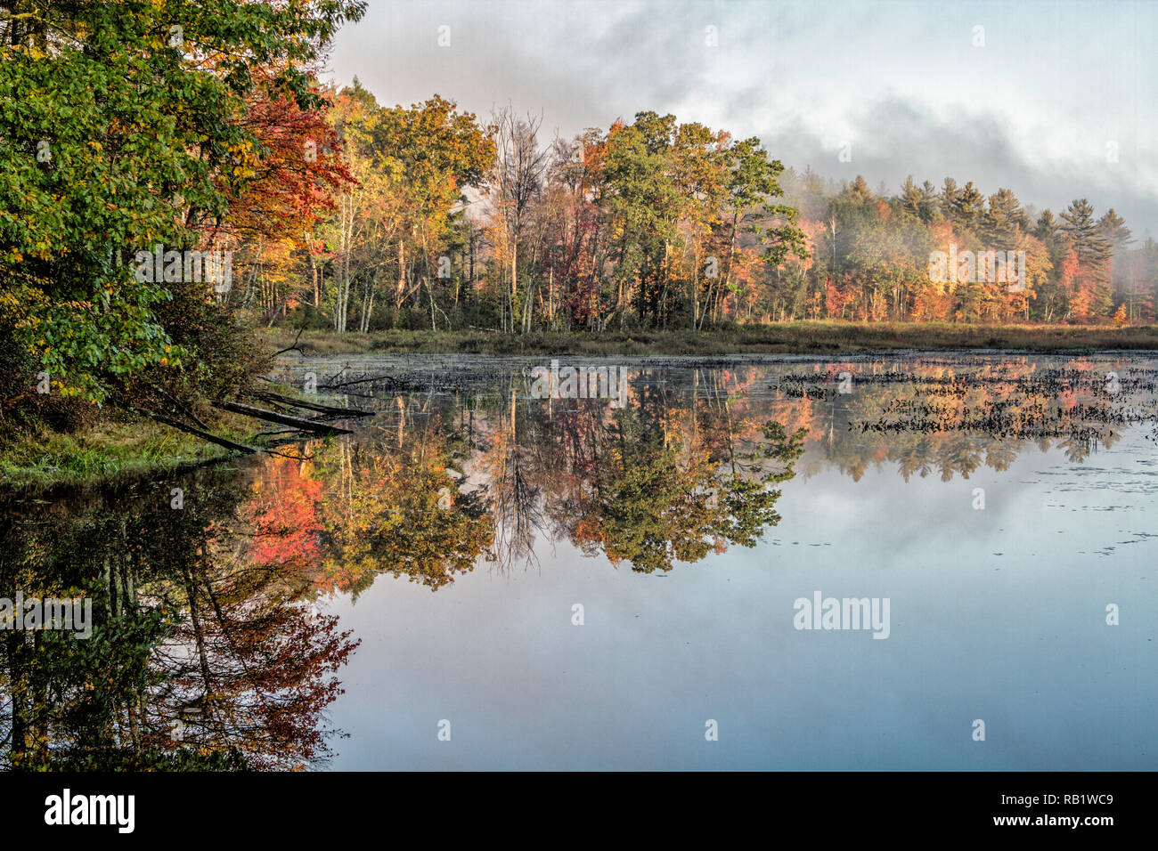 Stone Bridge Pond, Templeton, MA in the autumn Stock Photo