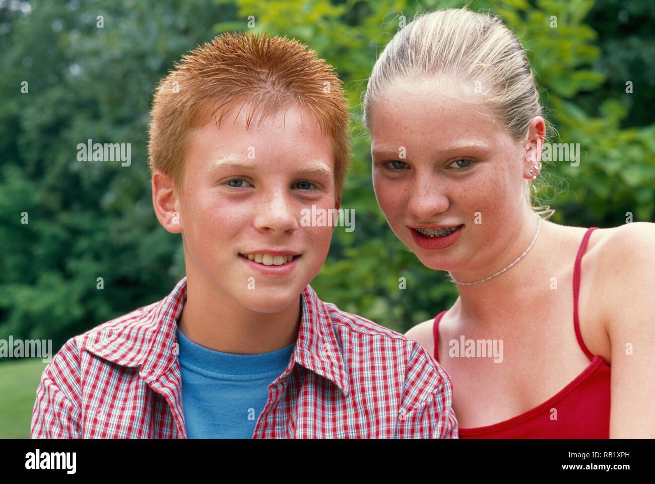Young teen couple hi-res stock photography and images - Alamy