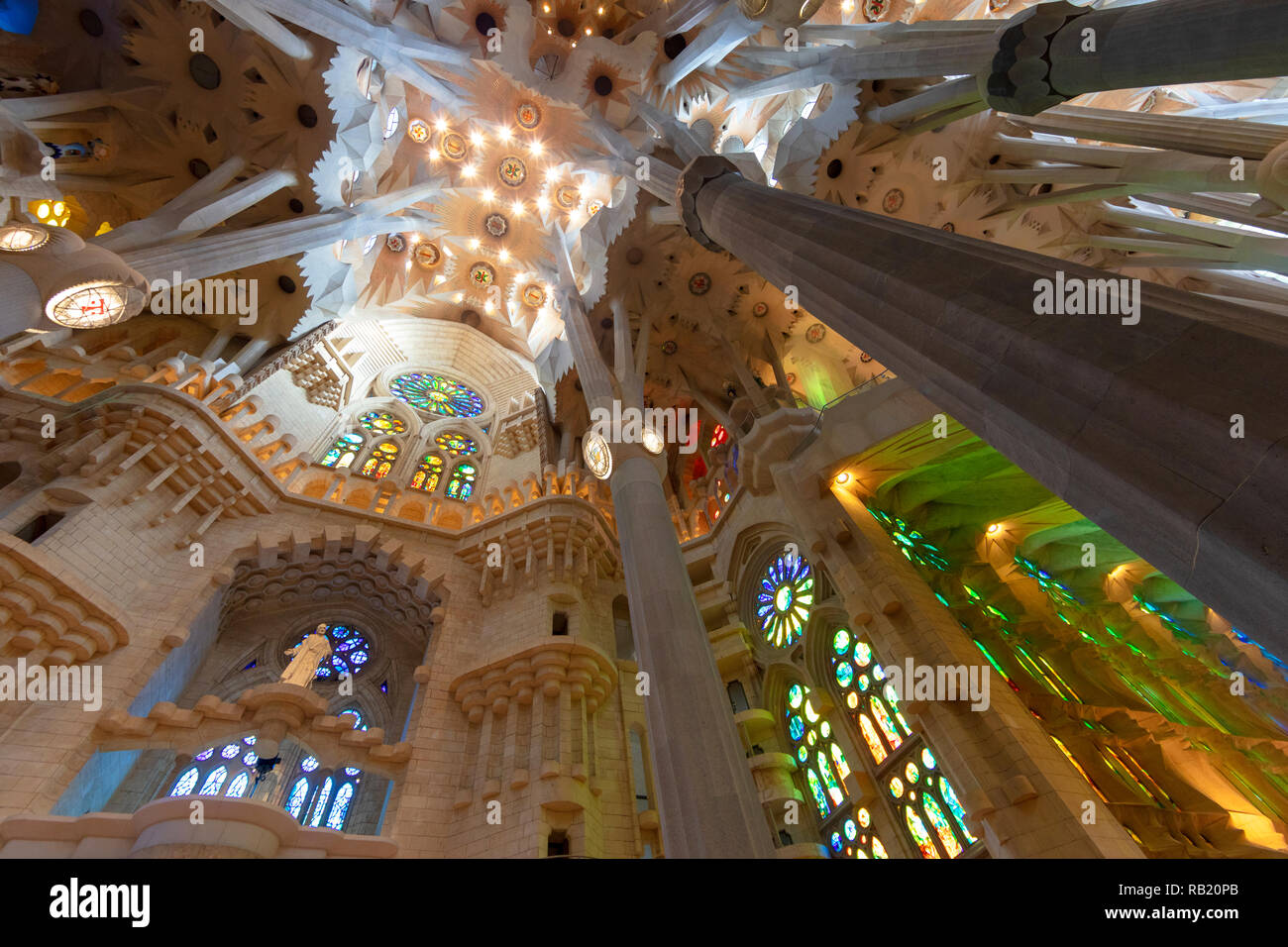 Innenansicht, Deckengewölbe Sagrada Familia, Barcelona, Spanien Stock Photo