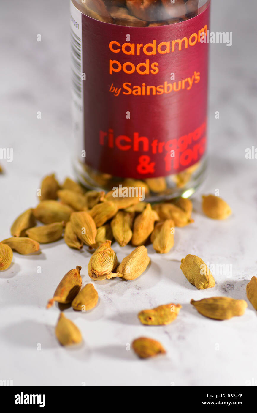Cardamom pods in a Sainsburys jar Stock Photo Alamy