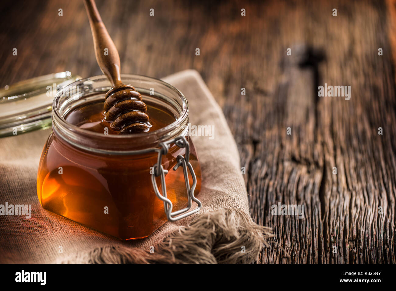 Дубовый чай. Чашка чая дуб. Дубовый чай. Черная дуба chay. Чайный гриб чага.