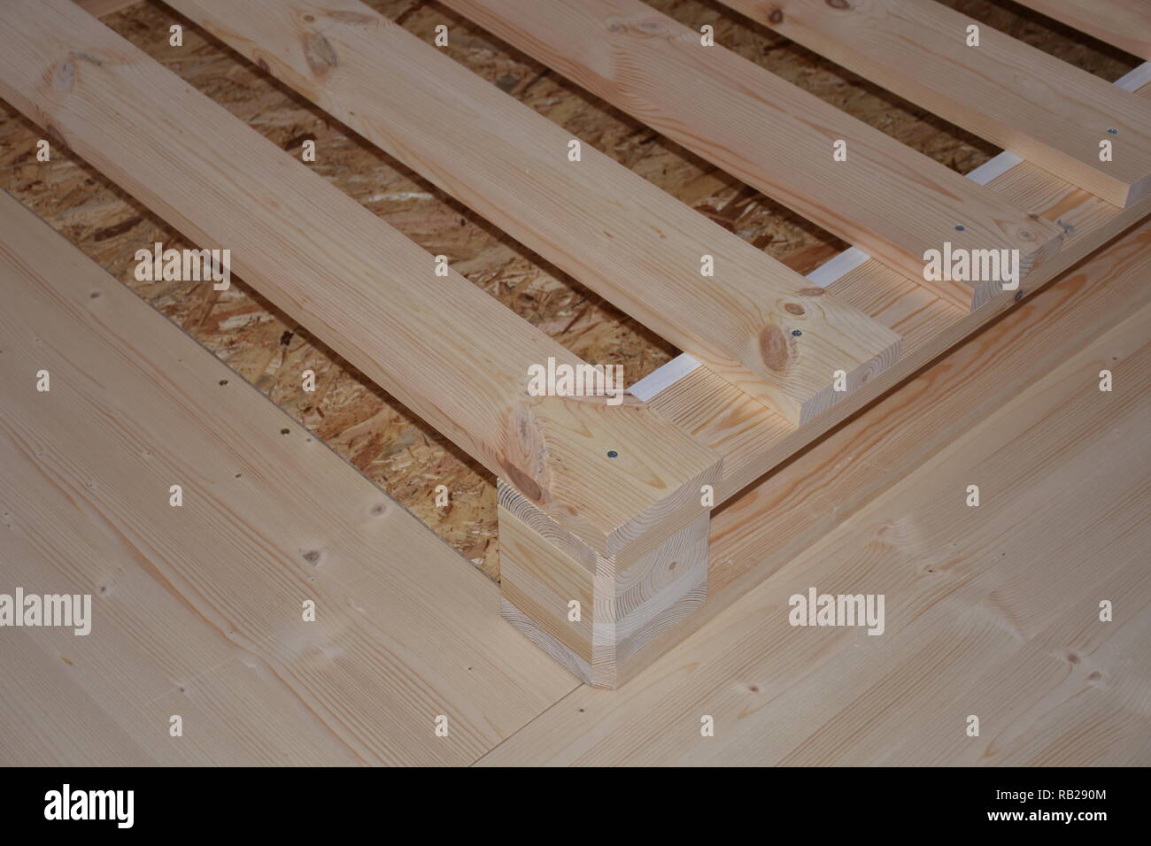 Holz bett hi-res stock photography and images - Alamy