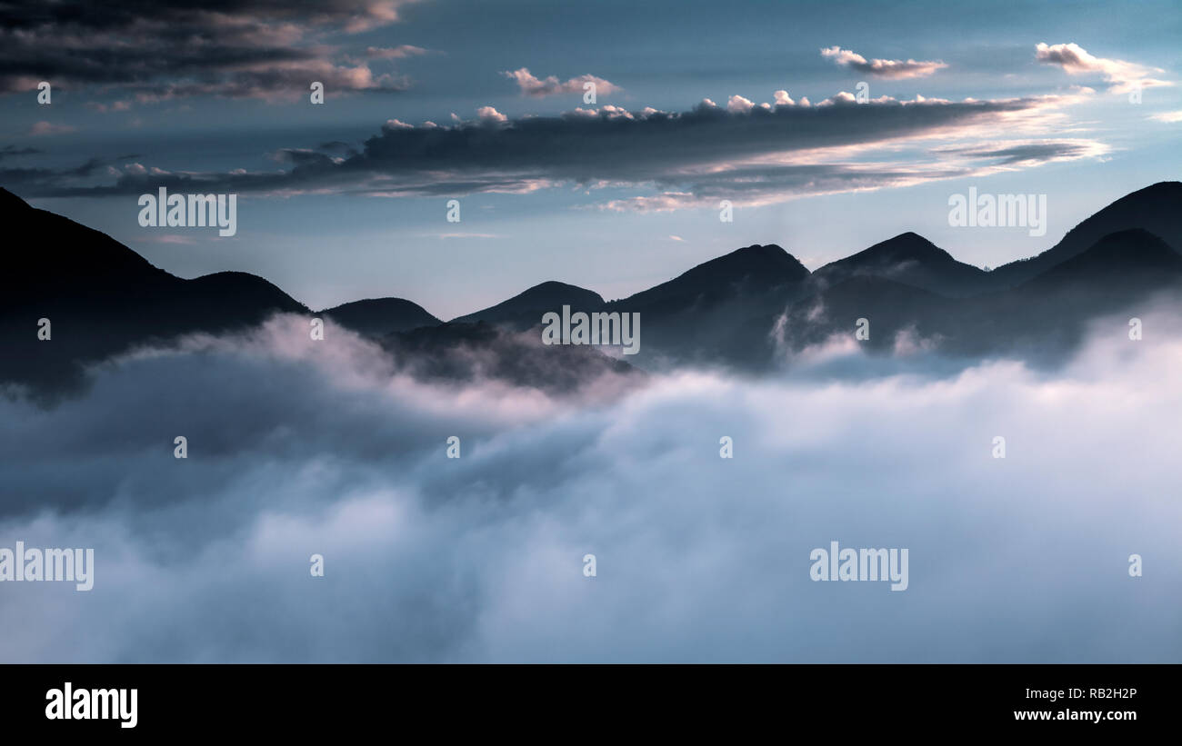 Fog like a sea hi-res stock photography and images - Alamy