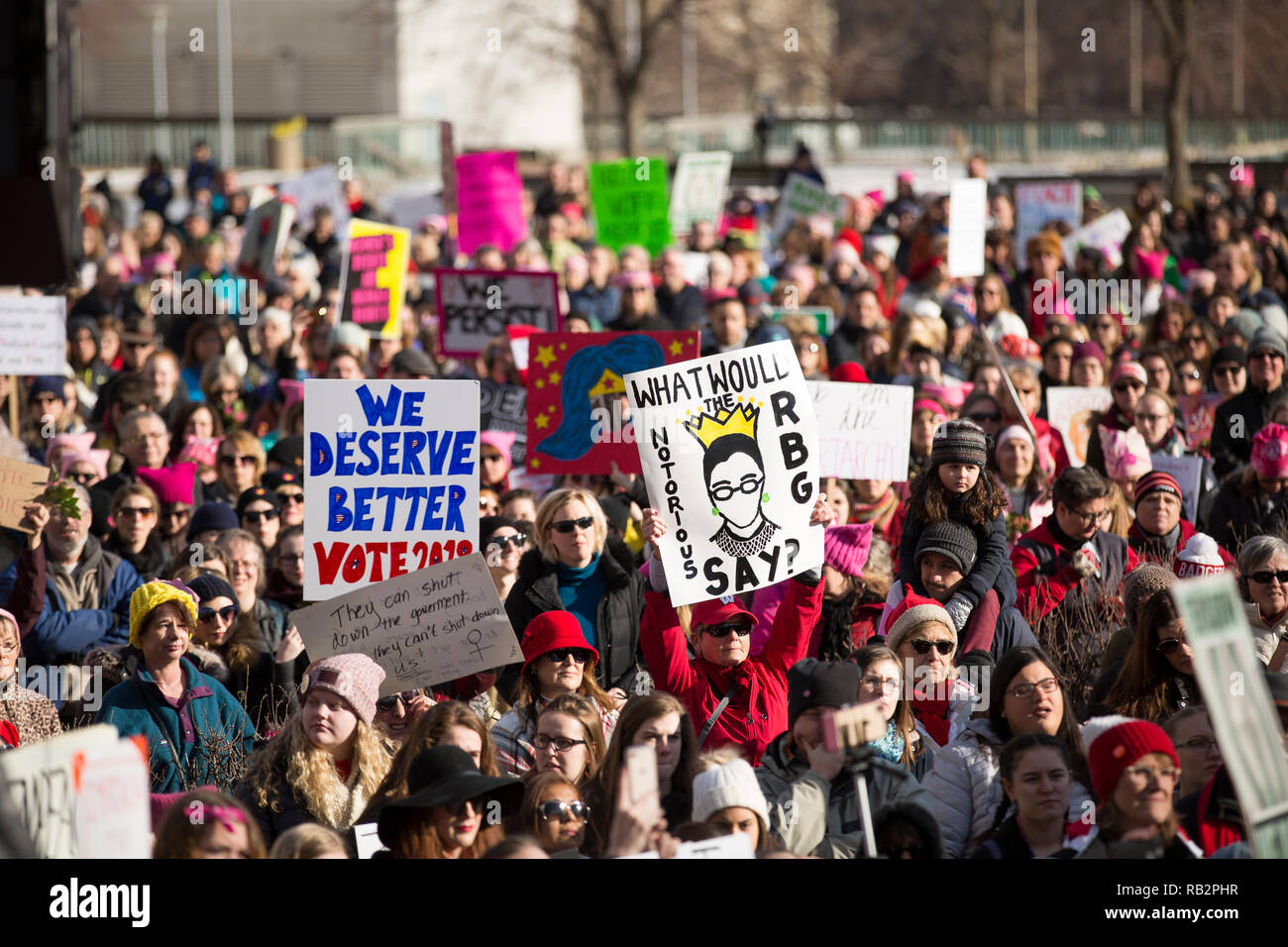 A large crowd participates in the 2018 Women's March Rally outside of ...