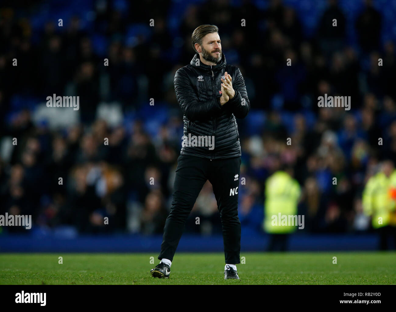 Liverpool, UK. 5th Jan, 2019.  Editorial use only, license required for commercial use. No use in betting, games or a single club/league/player publications. Emirates FA Cup third round football, Everton versus Lincoln City; Lincoln City assistant manager Nicky Cowley applauds the 5,000 plus travelling supporters after his team went down 2-1 Credit: Action Plus Sports/Alamy Live News Stock Photo