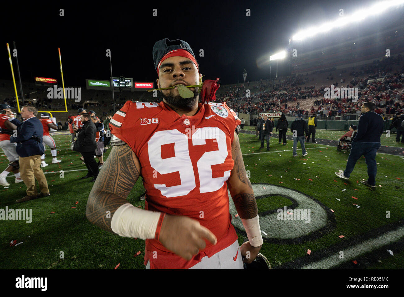 Pasadena CA. 01st Jan, 2019. Ohio State Buckeyes defensive tackle Haskell Garrett #92 with a rose after the Washington Huskies vs Ohio State Buckeyes at the Rose Bowl in Pasadena, Ca. on January 01, 2019 (Photo by Jevone Moore) Credit: csm/Alamy Live News Stock Photo
