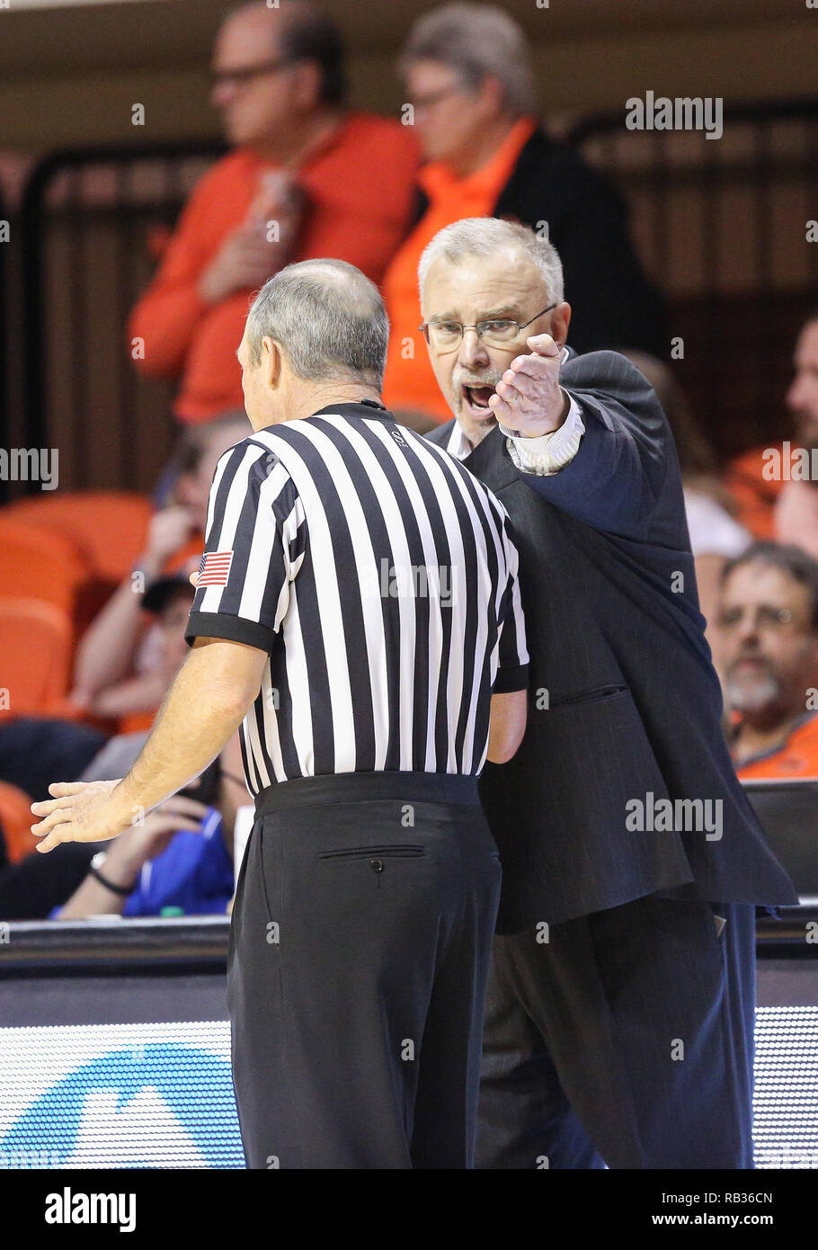 Basketball basketball arena referee hi-res stock photography and images -  Page 3 - Alamy
