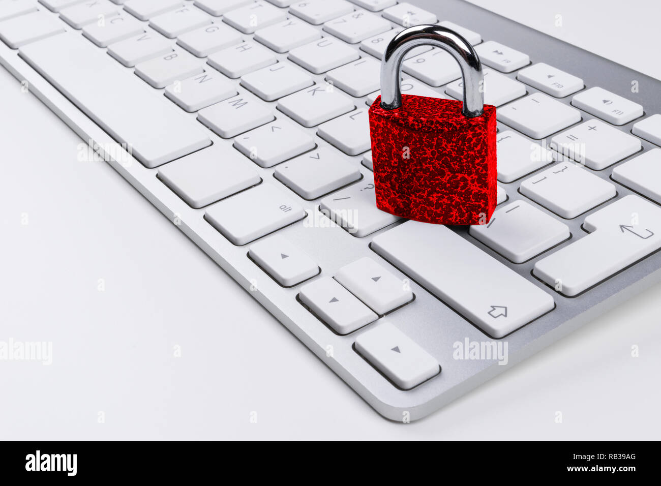 Антивирус касперского защита сайтов. Защита информации антивирус. Вирусная атака на пк. Как защититься от хакерских атак. Методы защиты компьютера от вирусов.