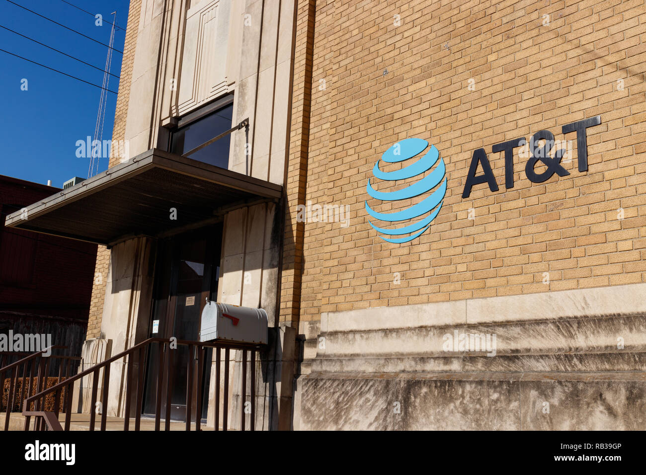 Kokomo - Circa December 2018: AT&T Mobility Wireless Retail Store. AT&T now offers IPTV, VoIP, Cell Phones and DirecTV I Stock Photo