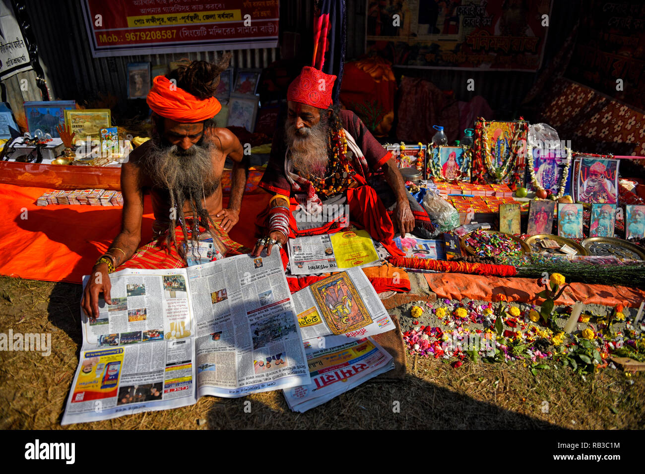 Kolkata, India. 06th Jan, 2019. Naga Sadhu's & Monks from different part of India gathers at Transit Camp, Babughat ahead of Gangasagar Festival 2019 . Credit: Avishek Das/Pacific Press/Alamy Live News Stock Photo