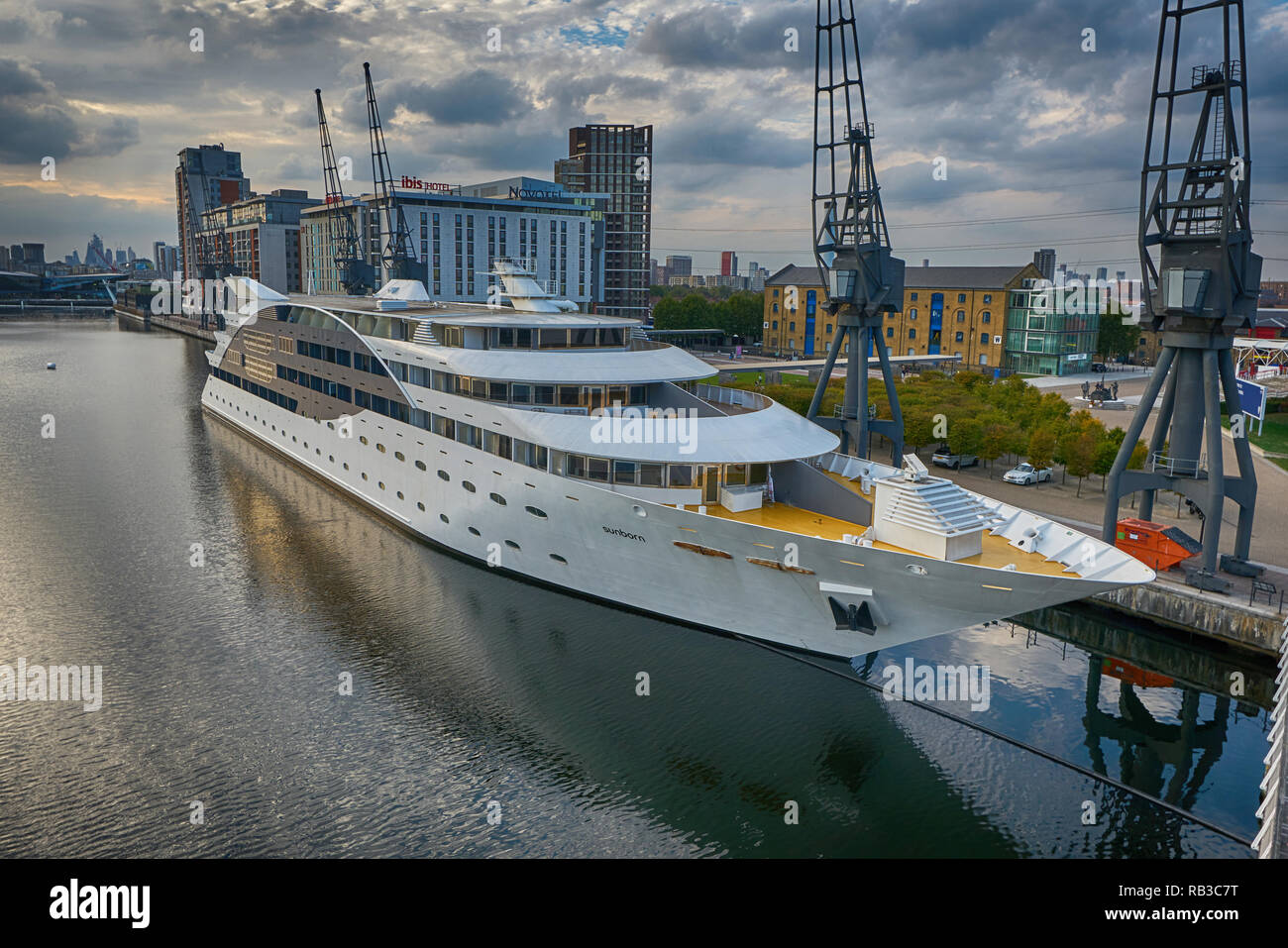 boat hotel victoria dock east london Stock Photo Alamy