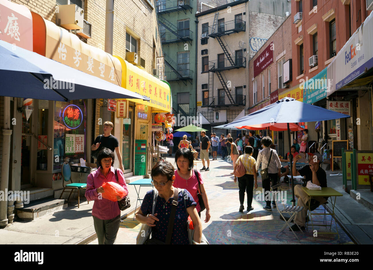 Doyers Street Chinatown Nyc Stock Photo - Download Image Now