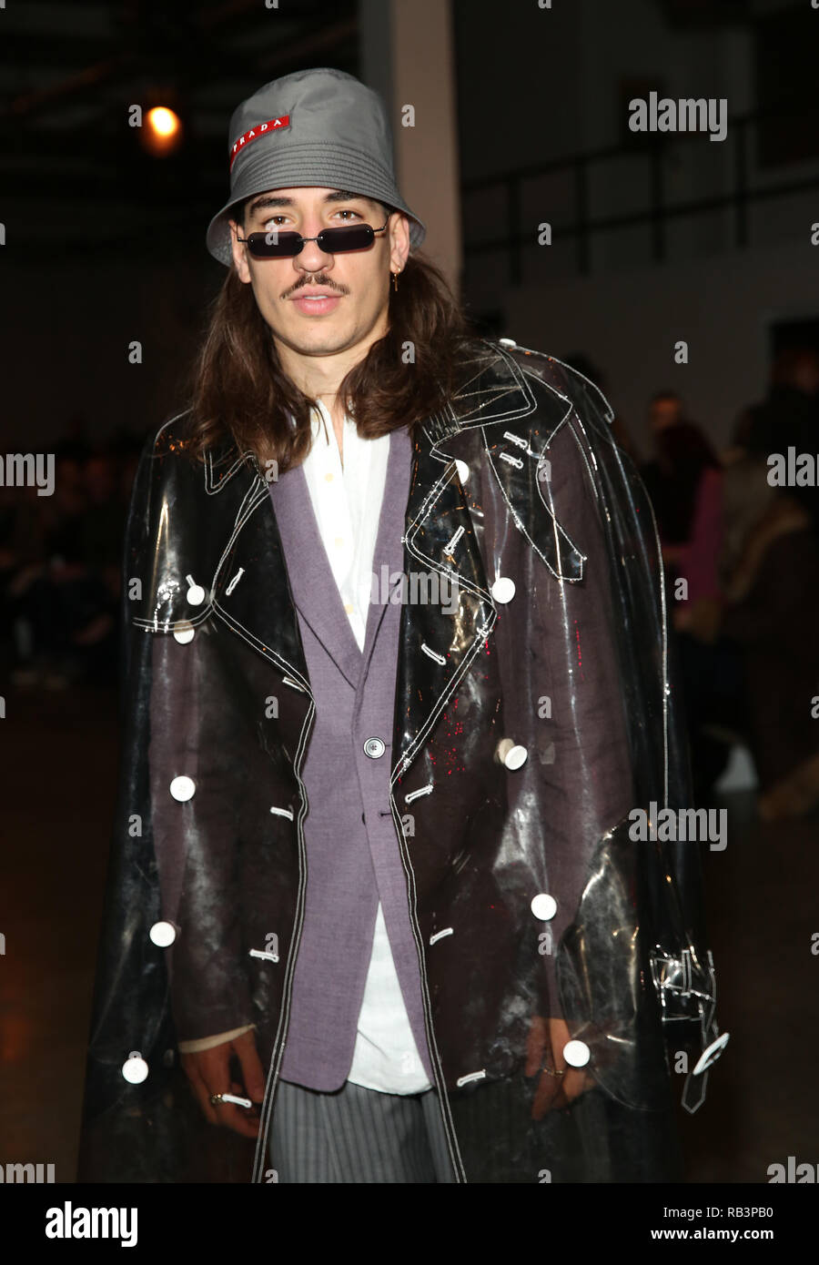Hector bellerin on front row hi-res stock photography and images - Alamy