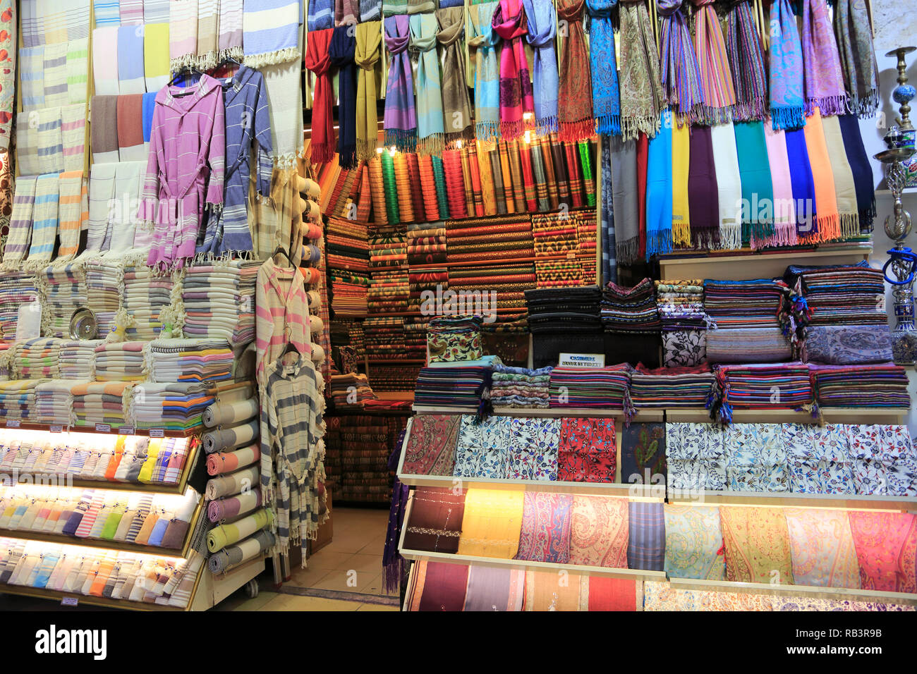 textile market istanbul hi-res stock photography and images - Alamy