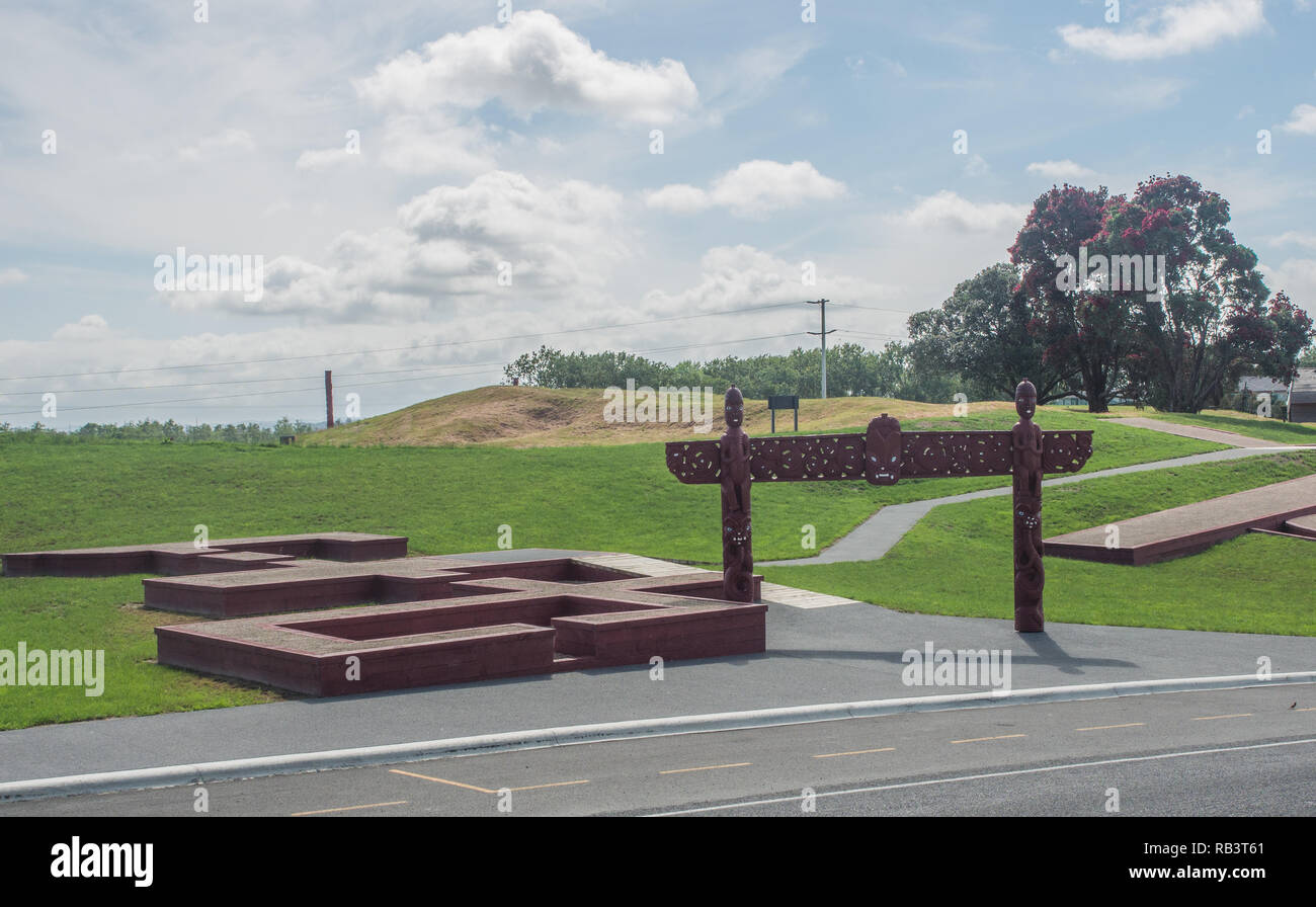 Carved entrance gate to Rangiriri Pa battle site, Waikato, New Zealand Stock Photo