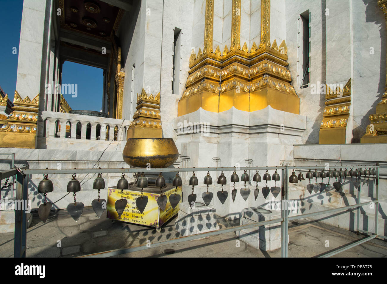 Buddhist temple golden urn hi-res stock photography and images - Alamy