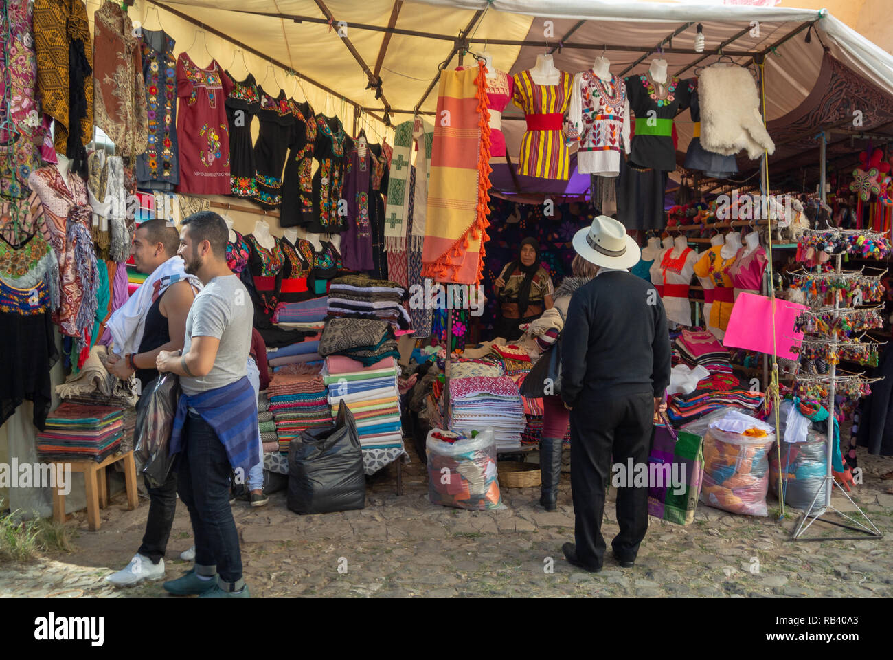 Tourists at mercado de artesanias, market, San Cristobal de las Casas, Chiapas, Mexico Stock Photo