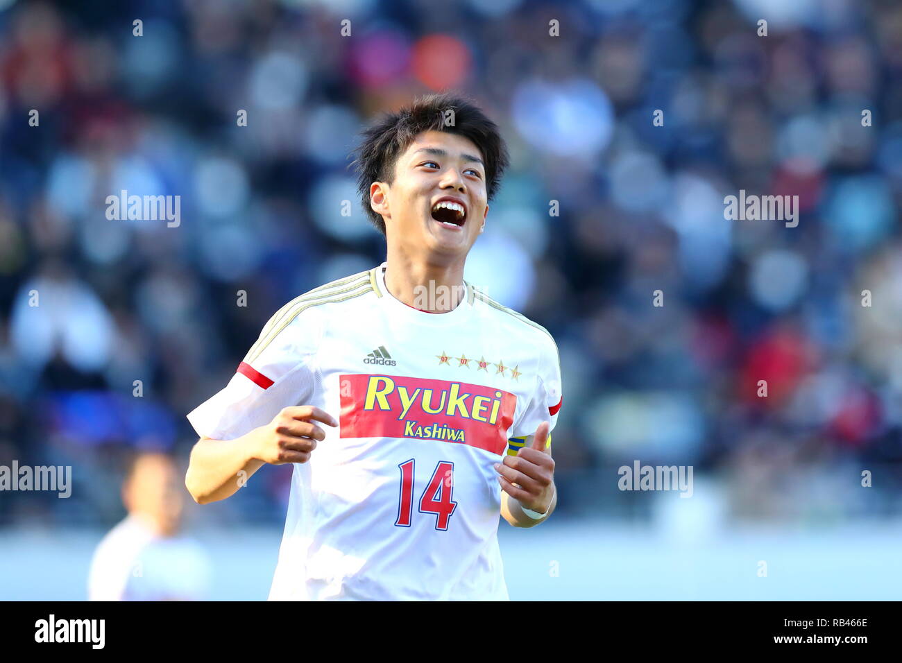 RYUTSU KEIZAI Univ. adidas