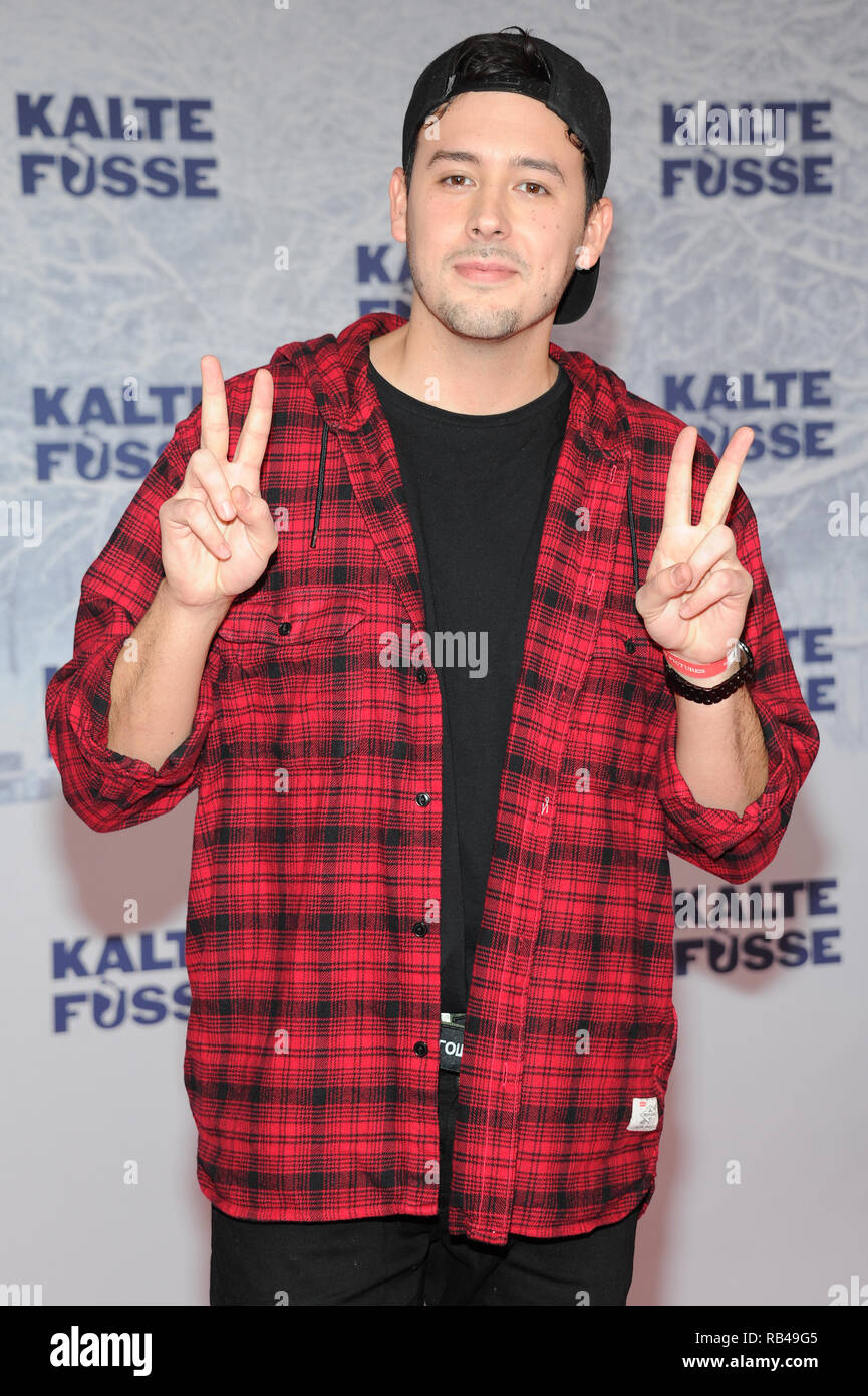 06 January 2019, Bavaria, München: YOUTube star ChrispyRob comes to the  premiere of the film "Cold Feet" at the Mathäser Kino. The film comedy can  be seen in cinemas from 10 January.
