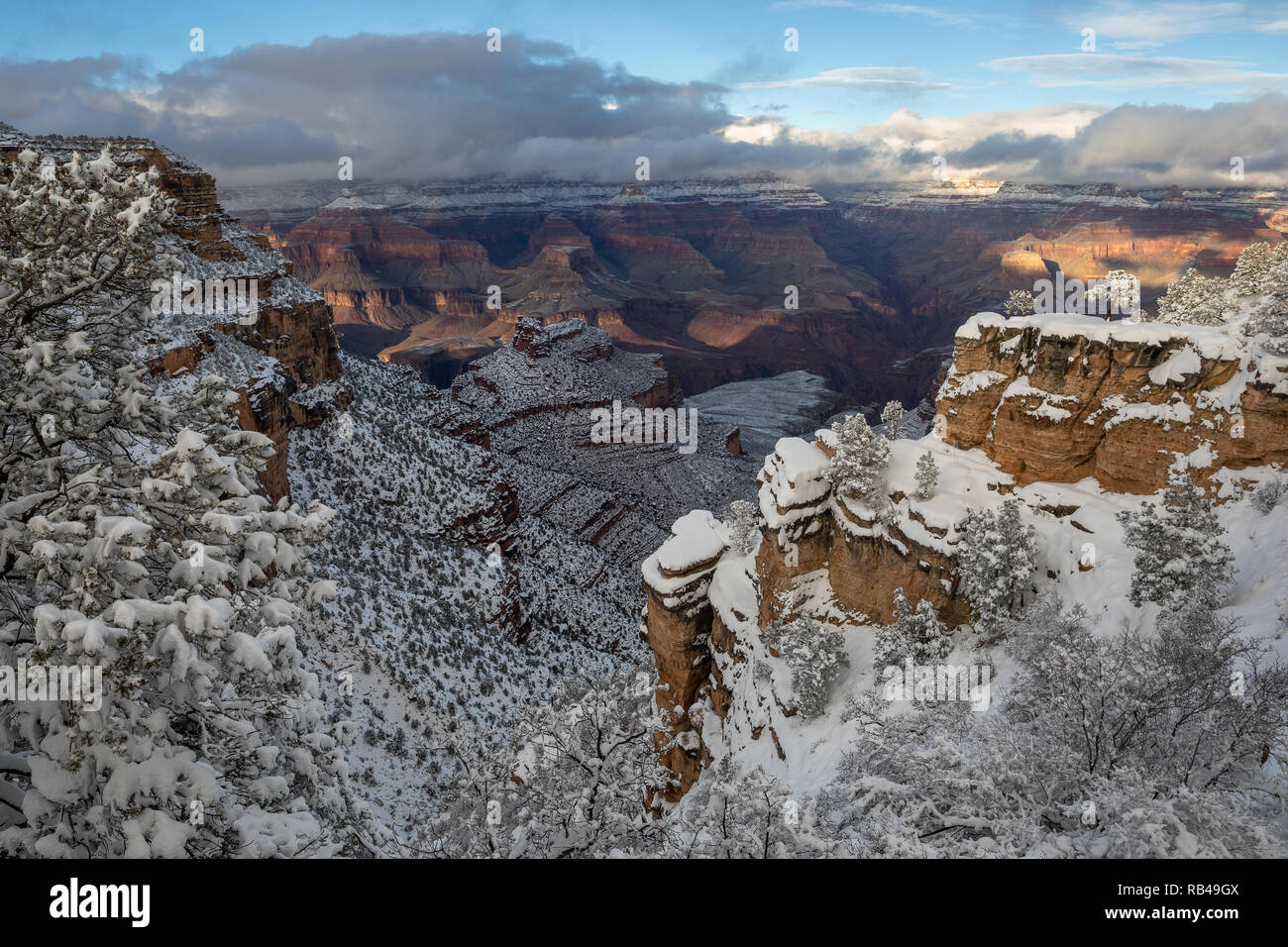 A clearing winter storm reveals a deep blanket of snow on the South Rim of the Grand Canyon in Grand Canyon Village, USA Stock Photo