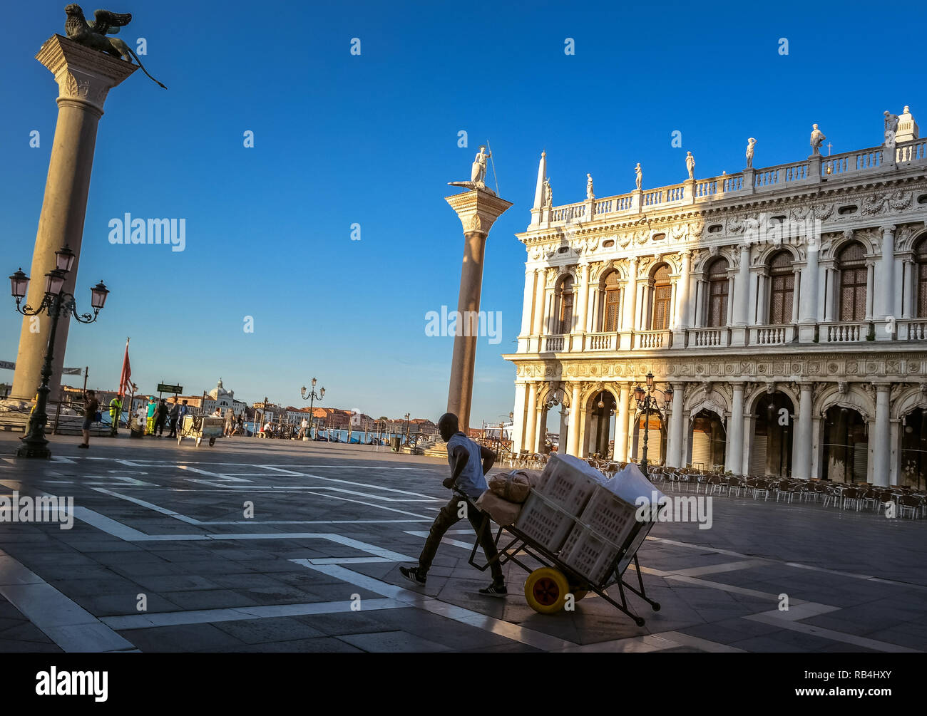Venedig Arbeiter am Morgen Stock Photo