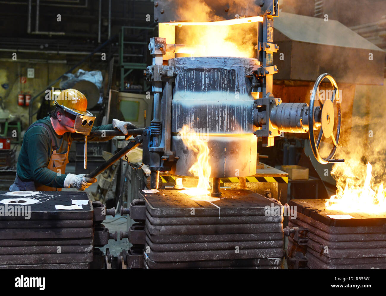 Teamwork Metal Industrial teamwork hi-res stock photography and images - Alamy
