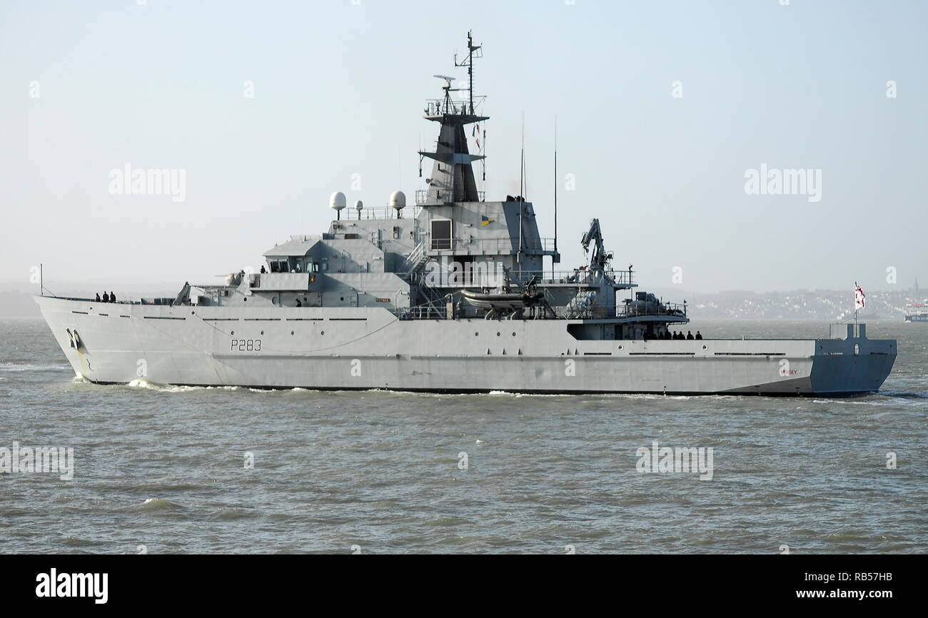 AJAXNETPHOTO. - 27TH FEBRUARY, 2014. PORTSMOUTH, ENGLAND. - PATROL SHP - HMS MERSEY LEAVING HARBOUR. UPDATE 7TH JAN 2019; ROYAL NAVY DEPLOYED HMS MERSEY TO CHANNEL TO 'HELP PREVENT MIGRANTS MAKING THE DANGEROUS JOURNEY.'. PHOTO:TONY HOLLAND/AJAX REF;DTH142702 7126 Stock Photo