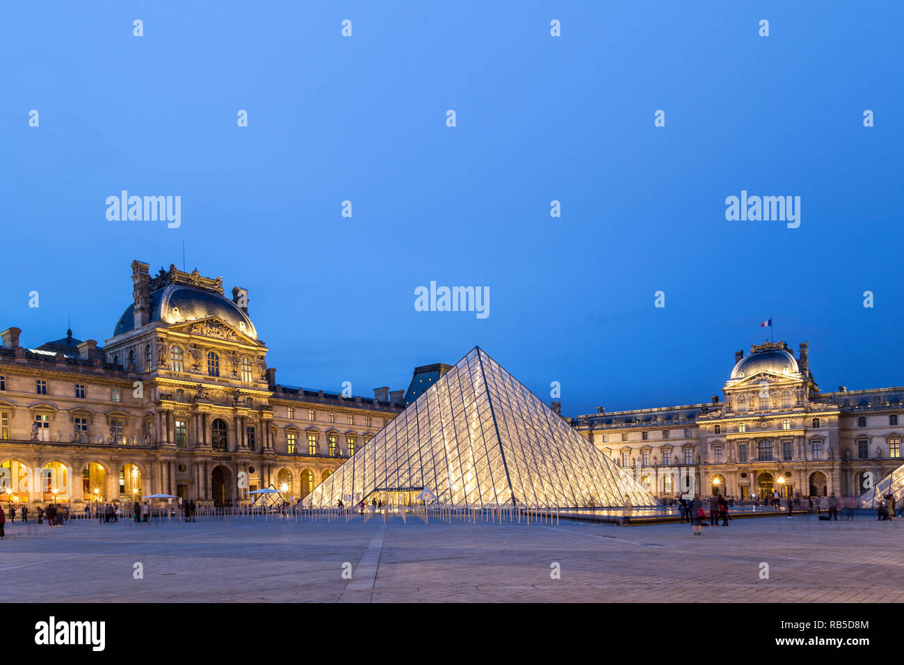 Louvre museum entrance hires stock photography and images Alamy