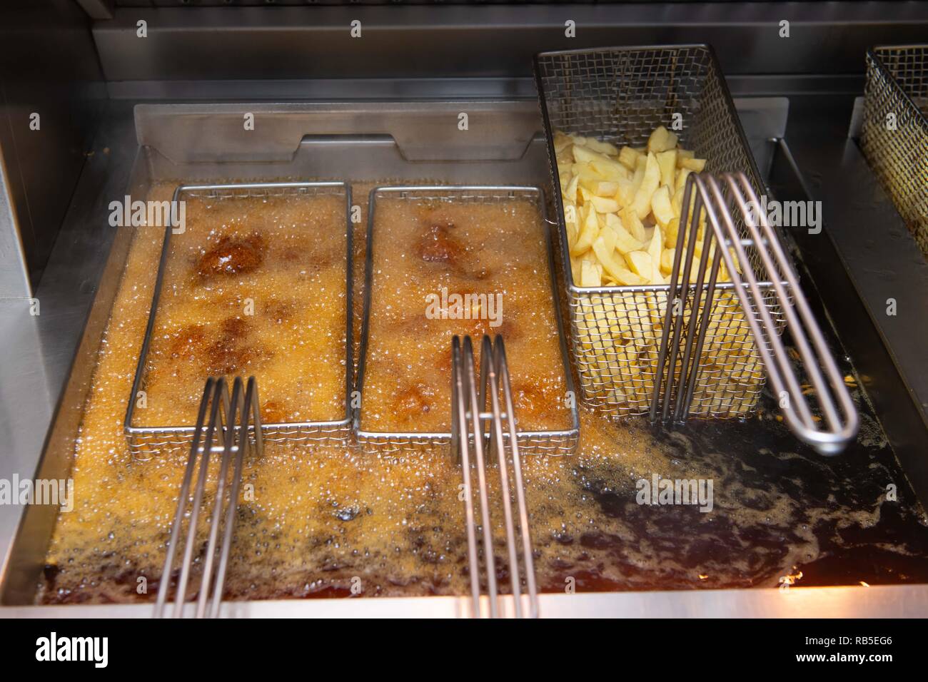 Deep fat fryer hi-res stock photography and images - Alamy