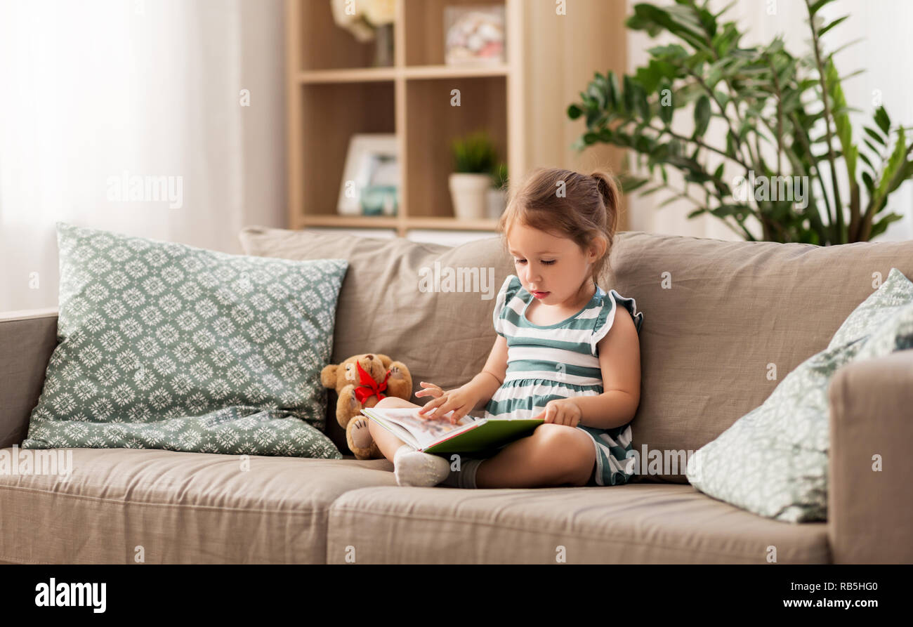 little girl reading book at home Stock Photo - Alamy