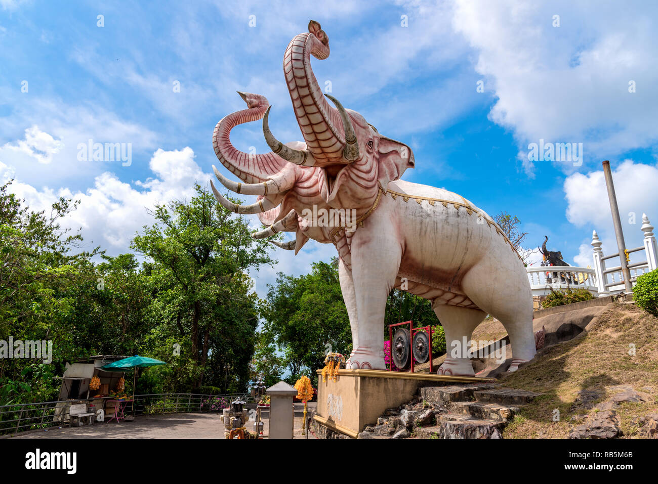 Three heads elephant statue in Hat Yai,Thailand Stock Photo Alamy