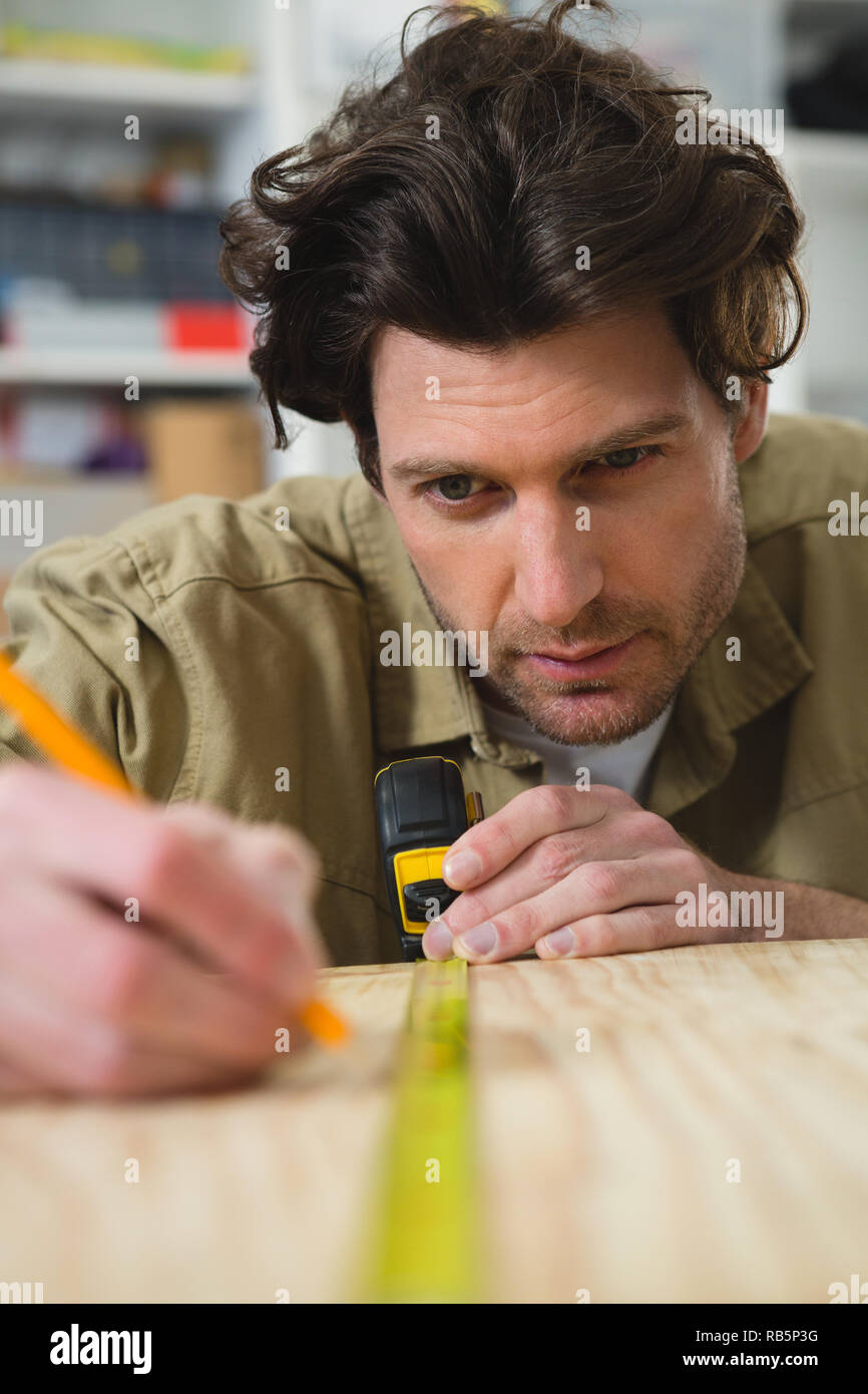 Carpenter marking plank wood hi res stock photography and images Alamy