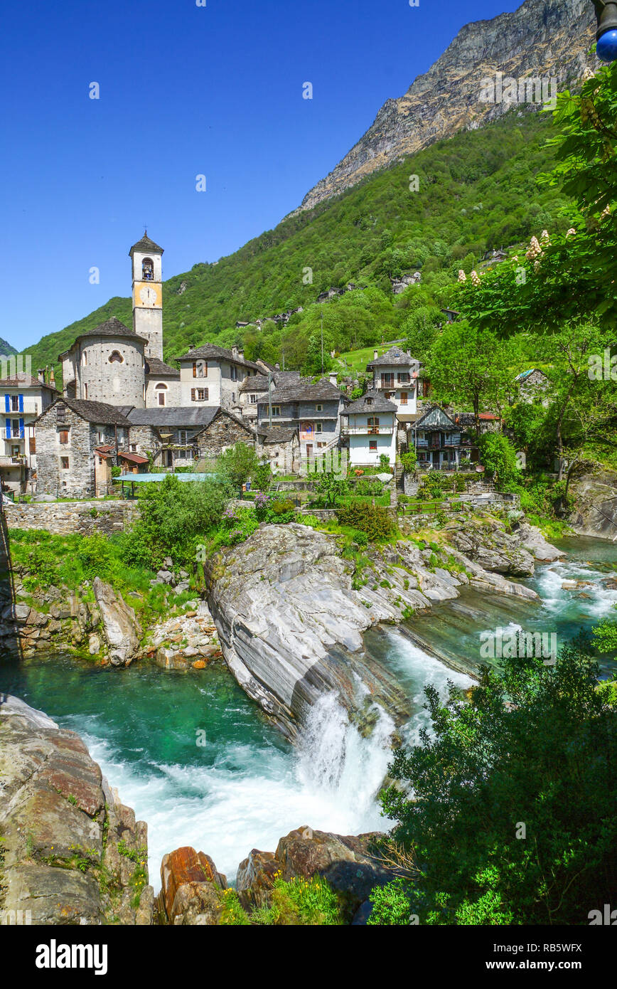 Versasca Verzasca river and bridge hi-res stock photography and images - Alamy