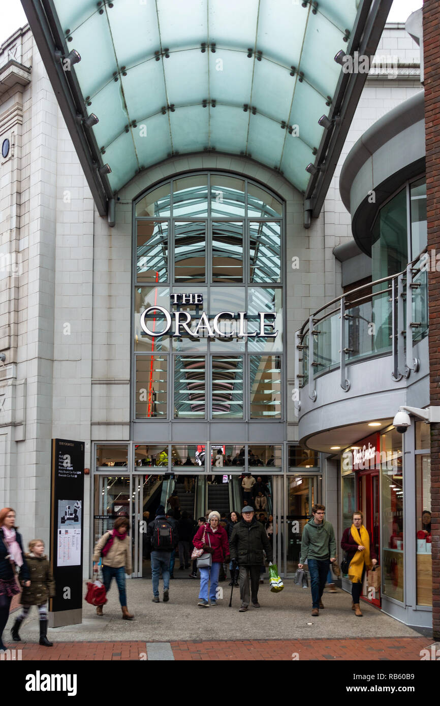 An entrance off Broad Street  into The Oracle Shopping Centre in Reading, Berkshire, UK Stock Photo
