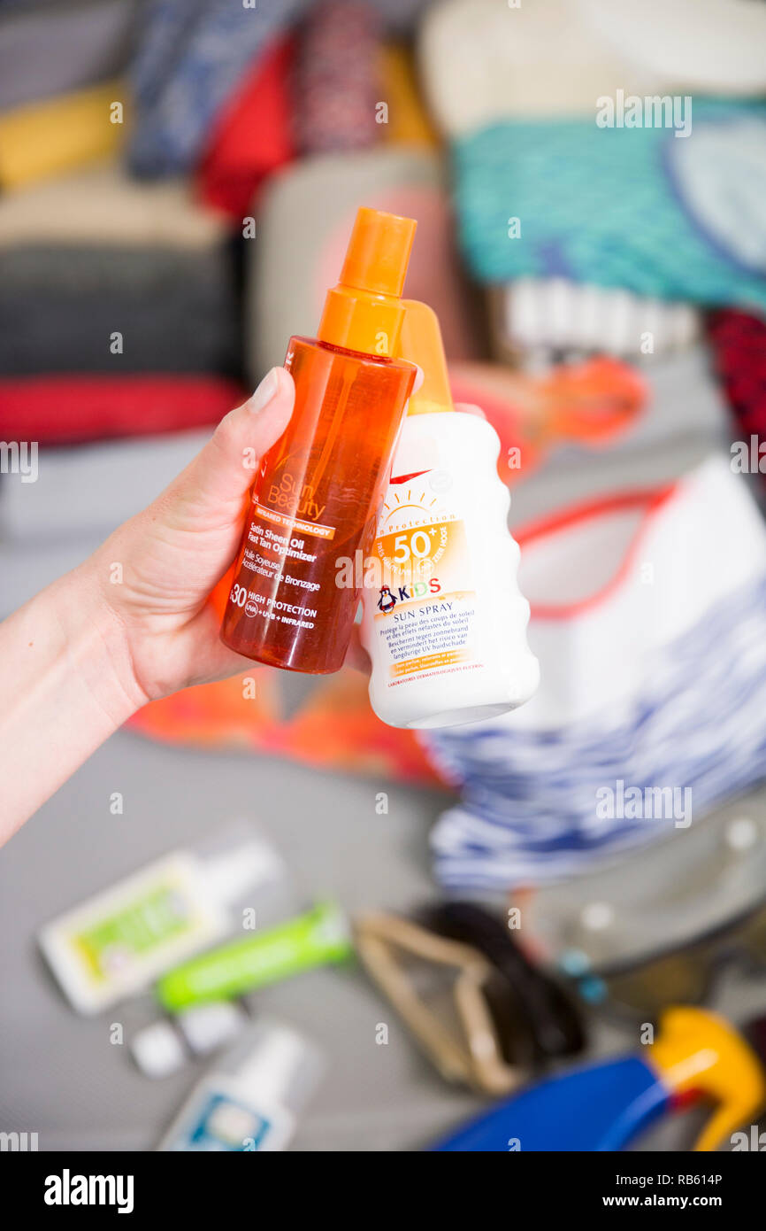 Tanning oil hires stock photography and images Alamy