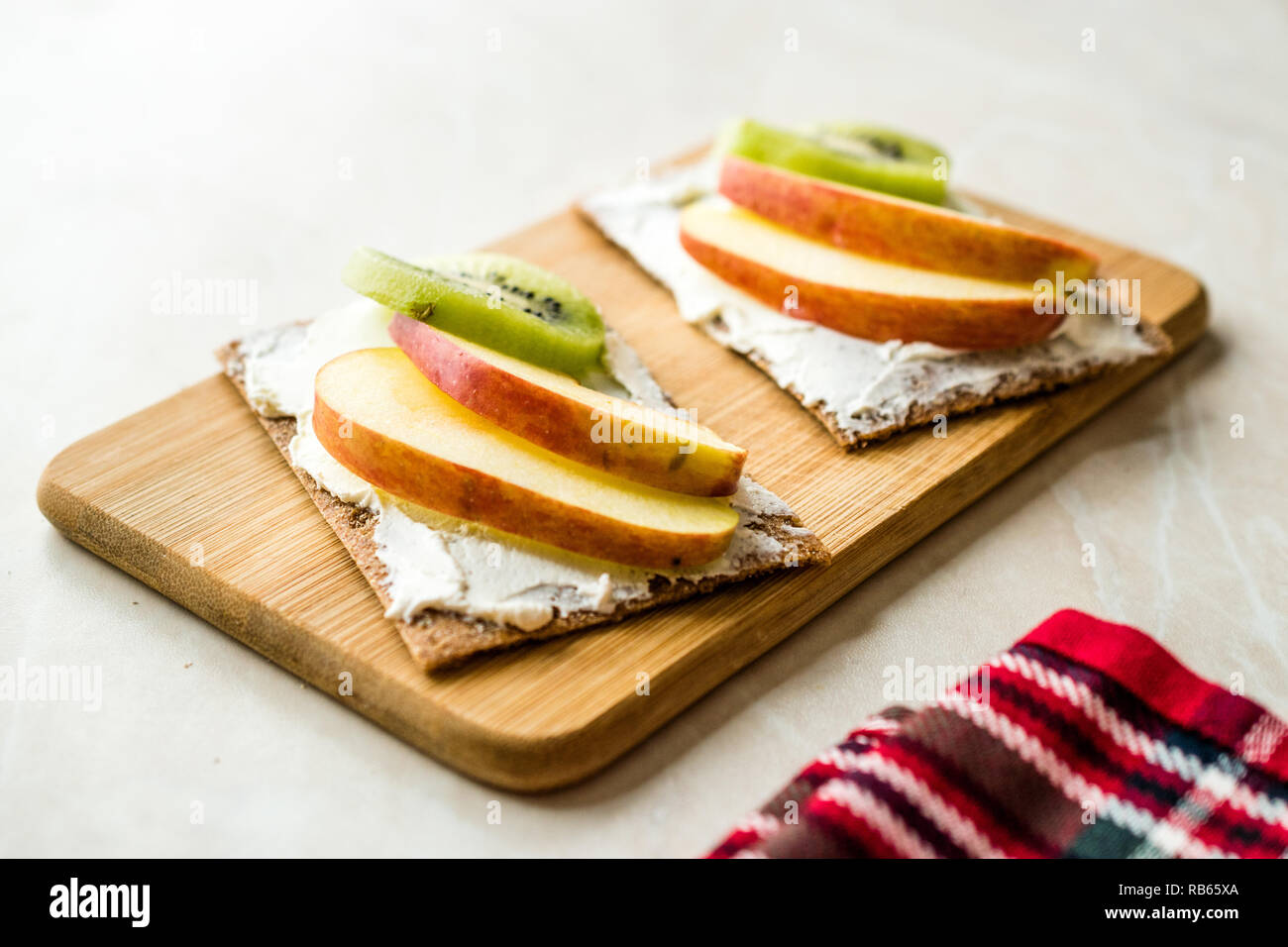 Rye Cripsbread with Cream Cheese, Apple Slices and Kiwi Fruit / Healthy
