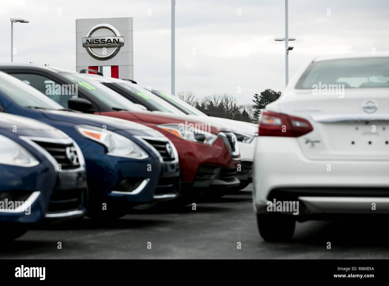 Car cars sedan sedans hires stock photography and images Alamy