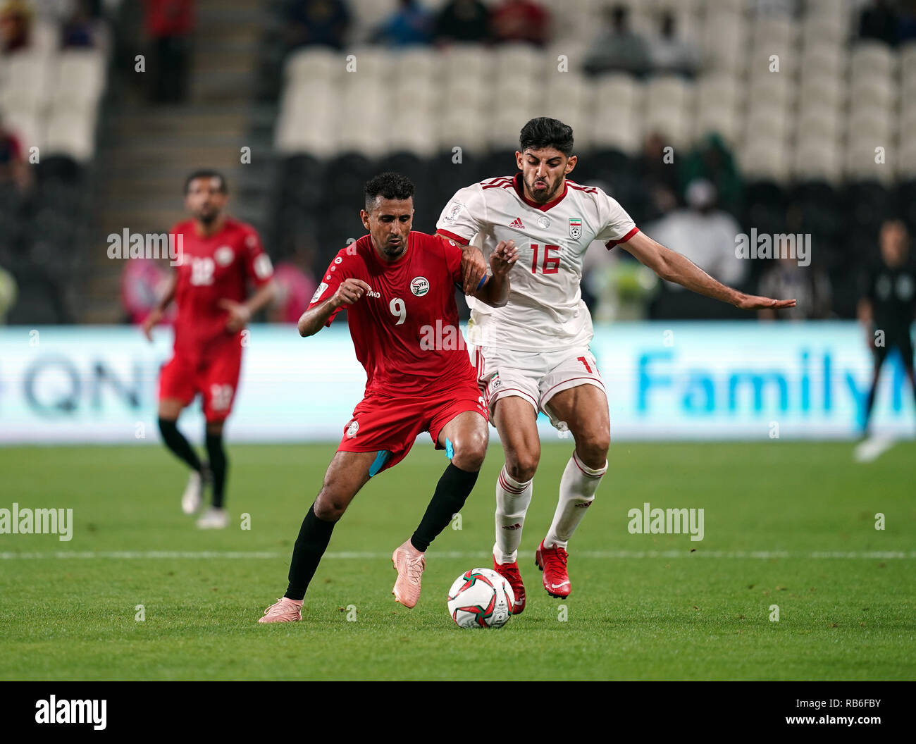 January 7, 2019 : Ala Al-Sasi of Yemendribbling past Mehdi Torabi of Iran during Iran v Yemen at the Al-Nahyan Stadium in Abu Dhabi, UAE, AFC Asian Cup, Asian Football championship. Ulrik Pedersen/CSM. Stock Photo