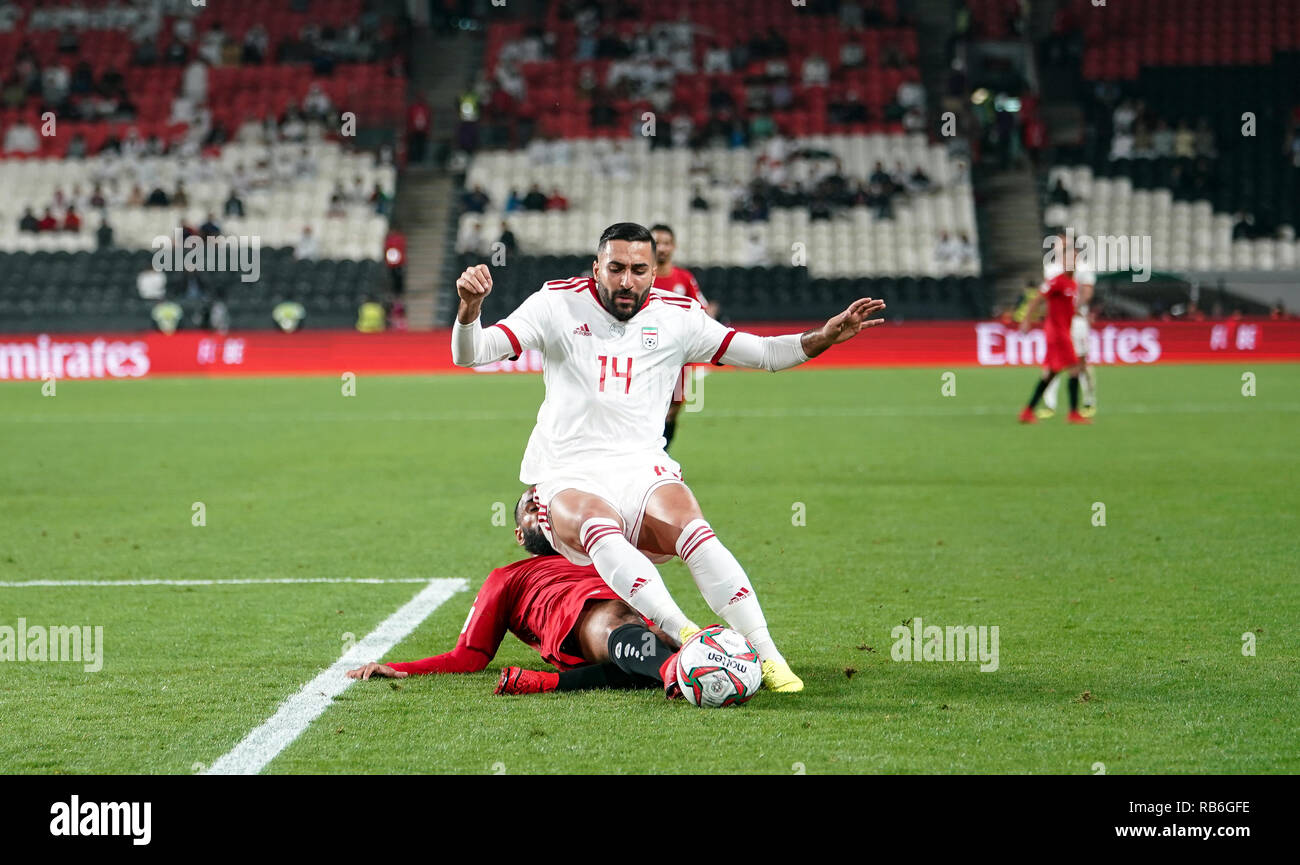 January 7, 2019 : Mohammed Ba Rowis of Yemen fouling Saman Ghoddos of Iran during Iran v Yemen at the Al-Nahyan Stadium in Abu Dhabi, UAE, AFC Asian Cup, Asian Football championship. Ulrik Pedersen/CSM. Stock Photo
