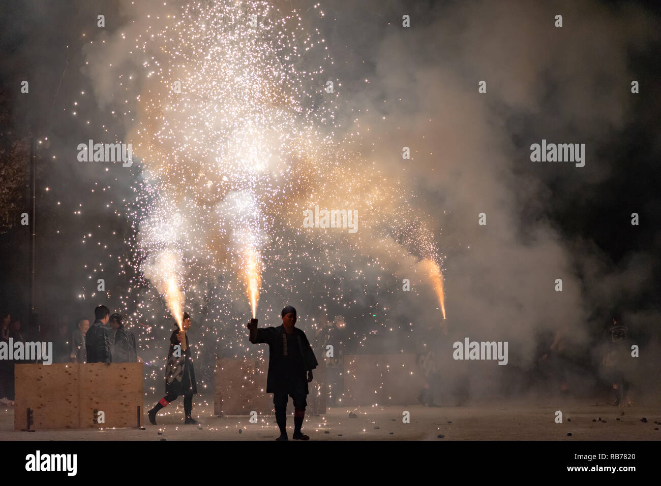 Tezutsu Hanabi Hand Held Fireworks Festival In Shizuoka Festival Shizuoka Japan Stock Photo Alamy Tezutsu Hanabi Hand Held Fireworks Festival In Shizuoka Festival Shizuoka Japan Stock Photo Alamy