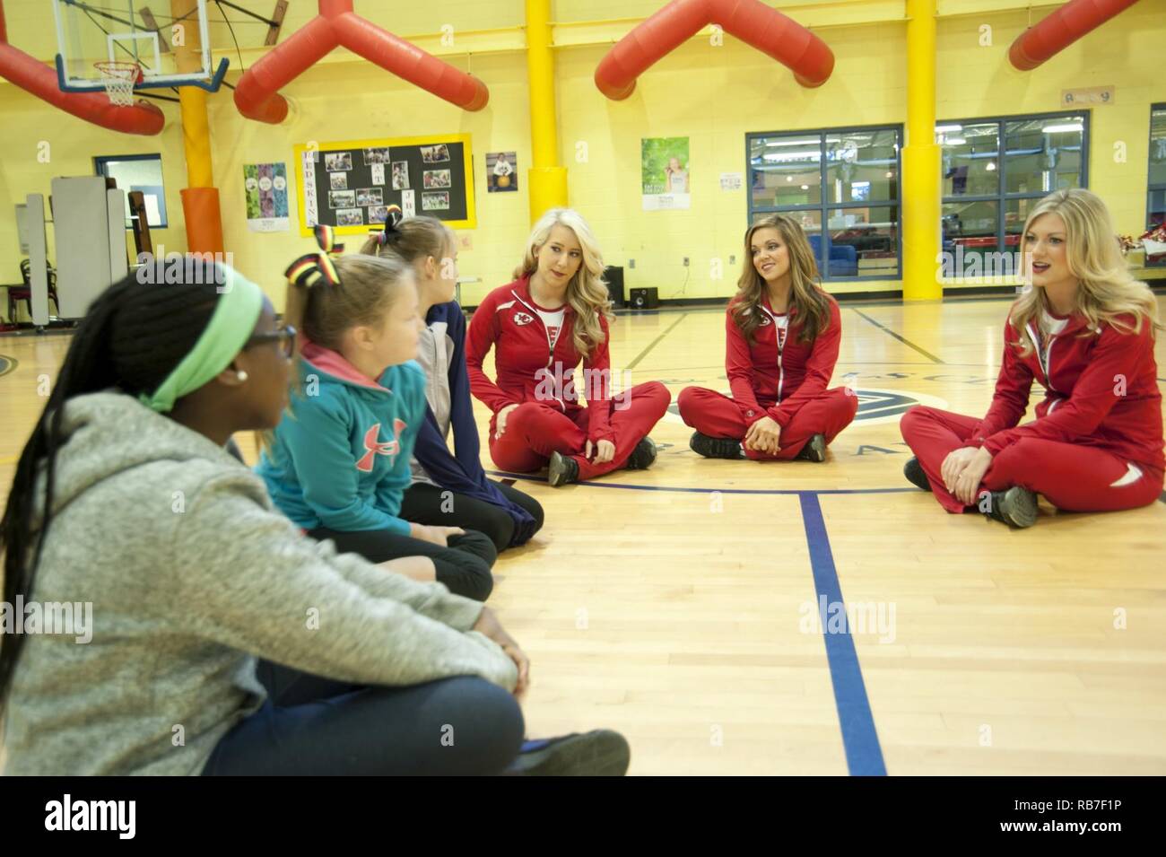 Kansas city chiefs cheerleaders hi-res stock photography and images - Alamy