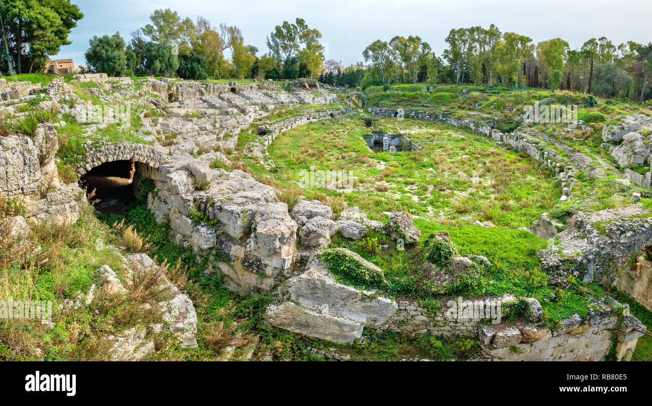 Sicily amphitheatre hi-res stock photography and images - Alamy
