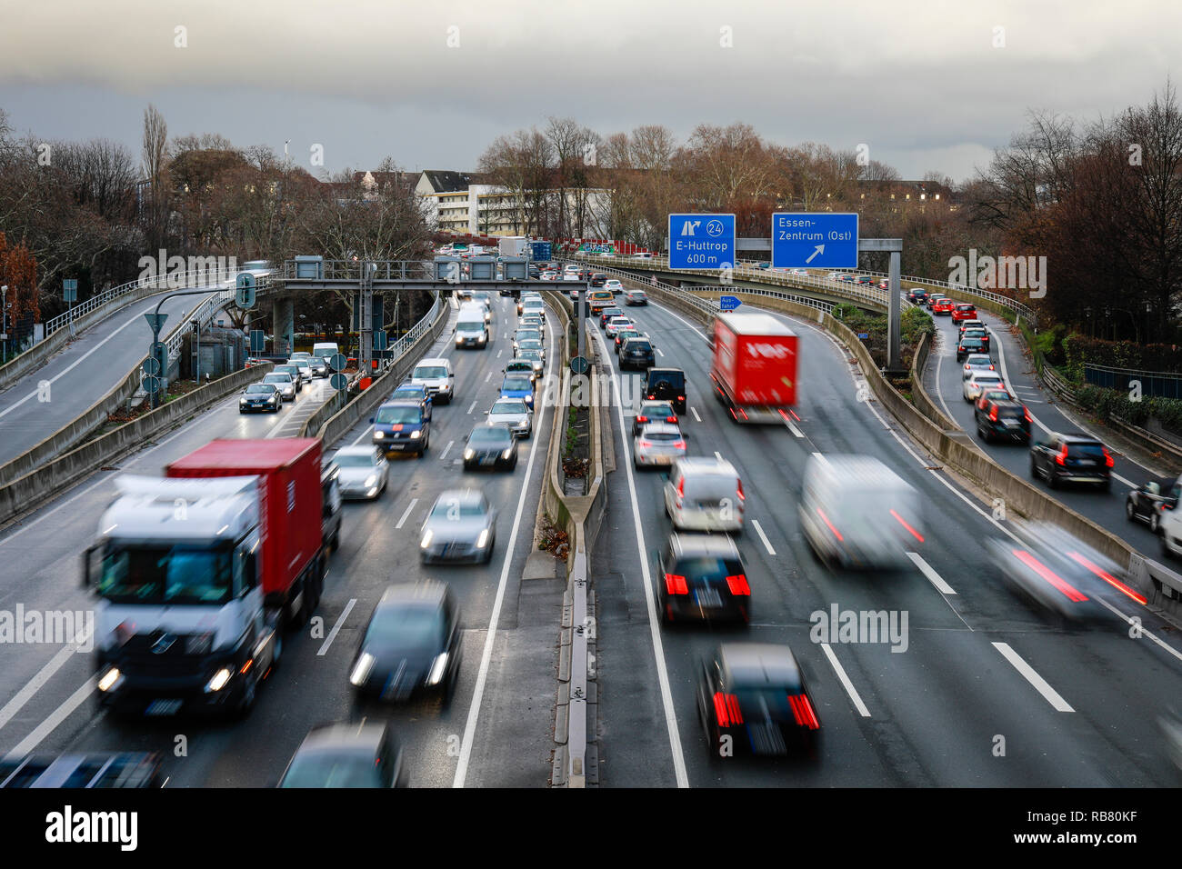 Essen, North Rhine-Westphalia, Ruhr area, Germany - Blue environmental zone, motorway A40 at the evening traffic in the city centre of Essen, here on  Stock Photo