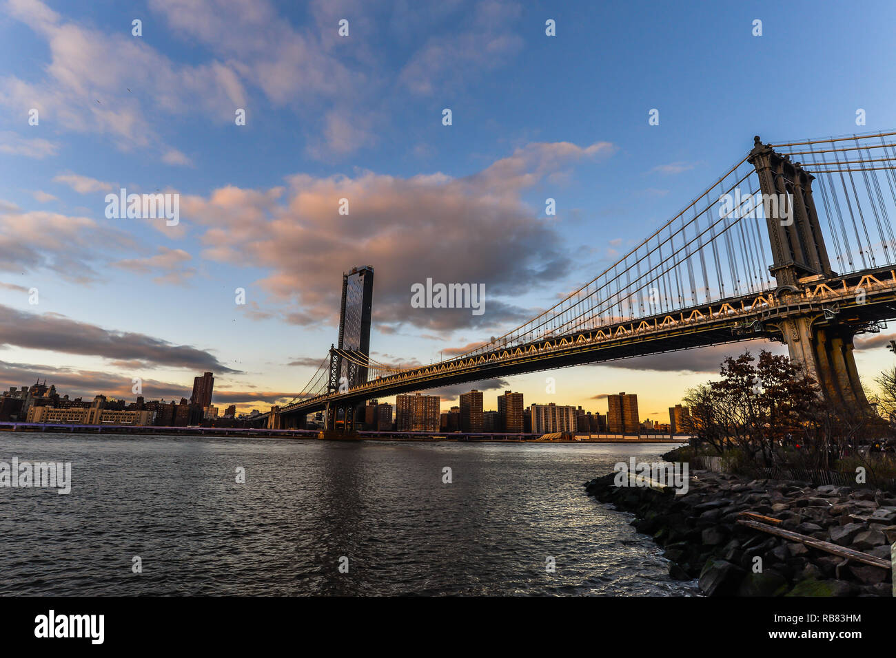 New York/USA 1/3/18 The iconic bridge connecting Manhattan and