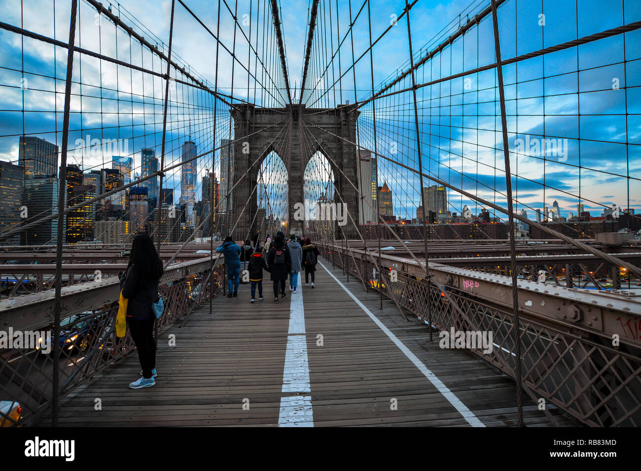 New York Usa 1 3 18 People Crossing The Bridge At Sunset Stock Photo Alamy