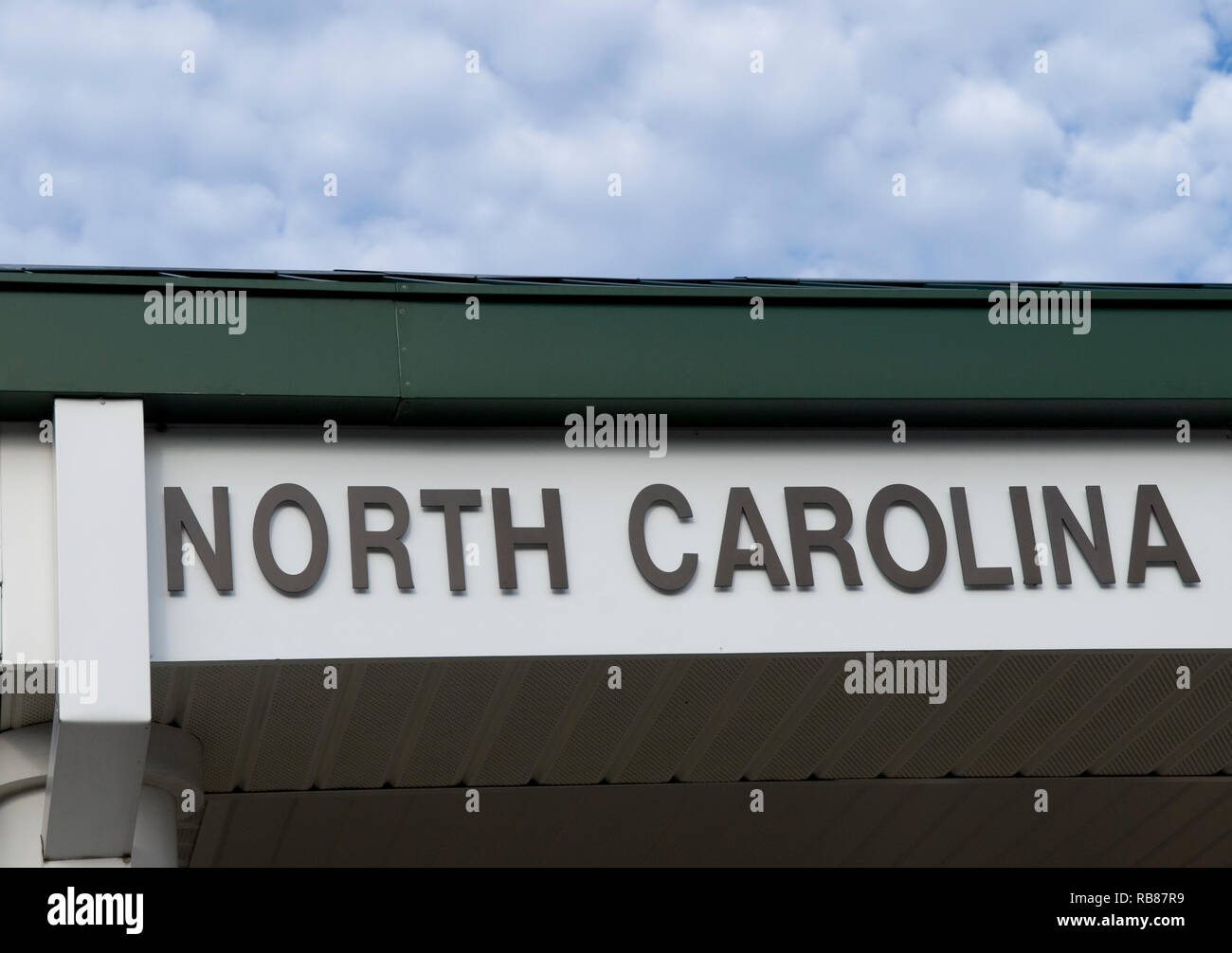 Green metal roof hires stock photography and images Alamy