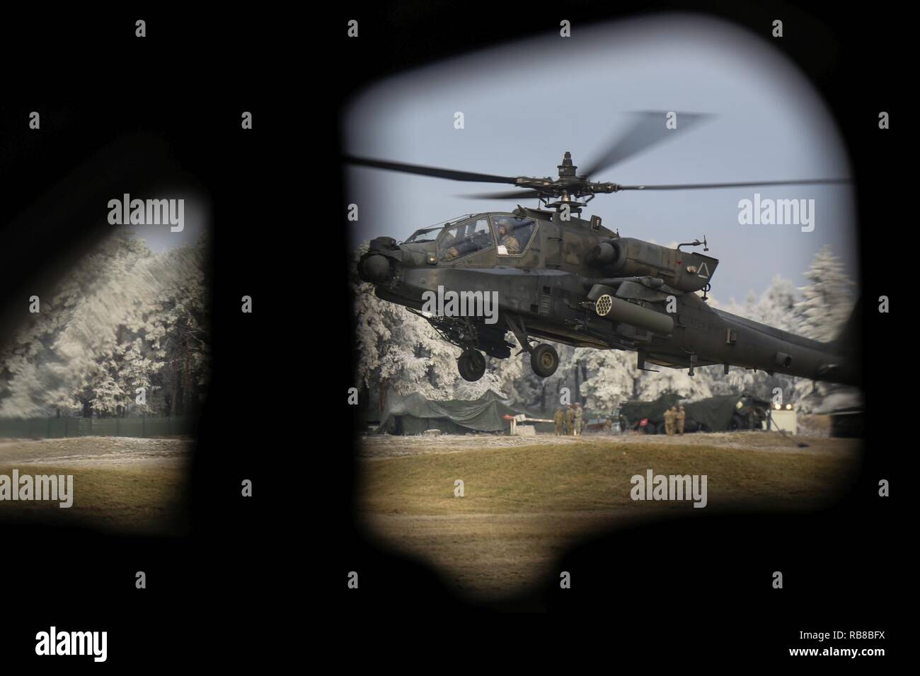 U s army apache helicopters hi-res stock photography and images - Alamy
