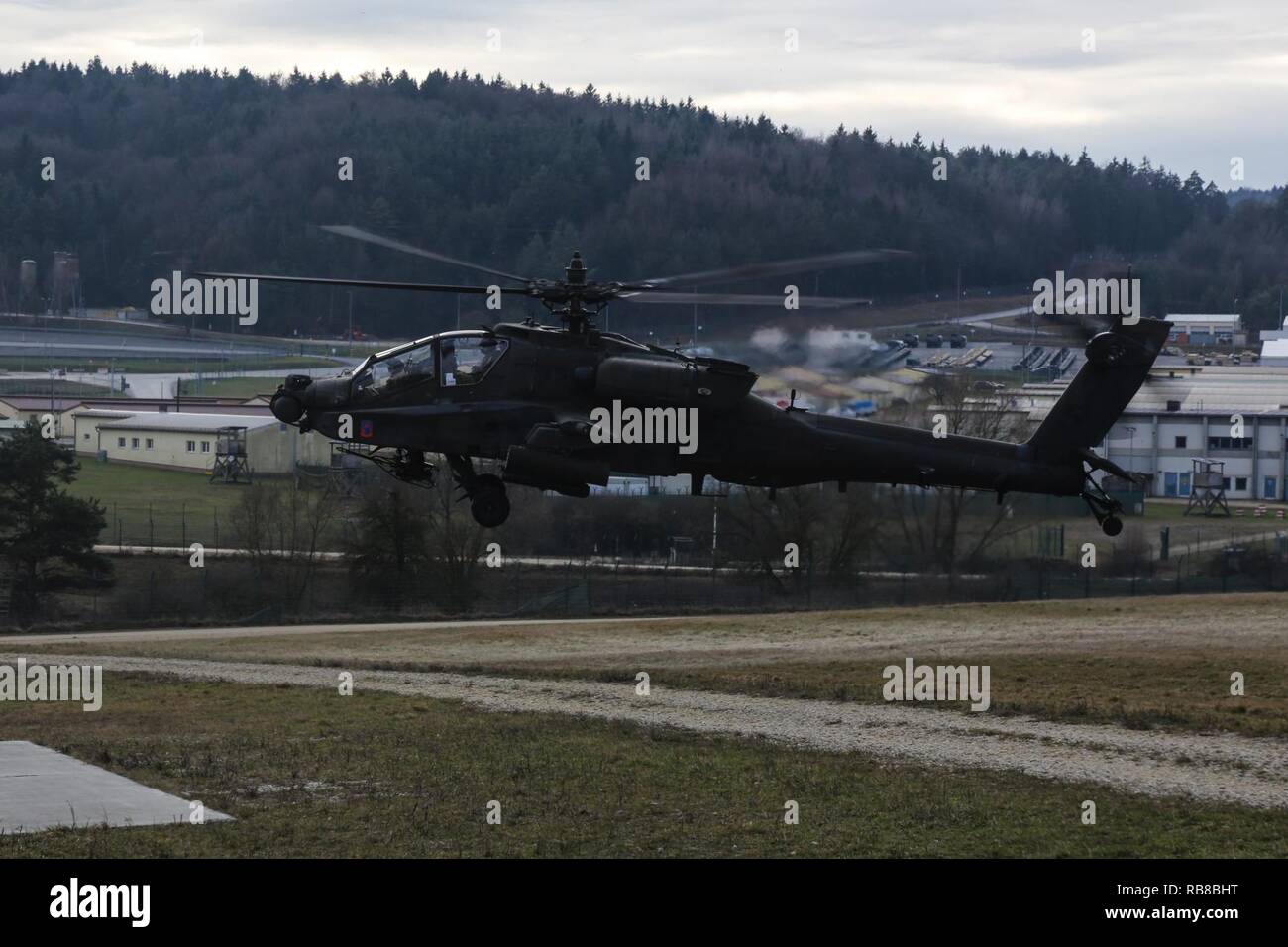 U s army apache helicopters hi-res stock photography and images - Alamy