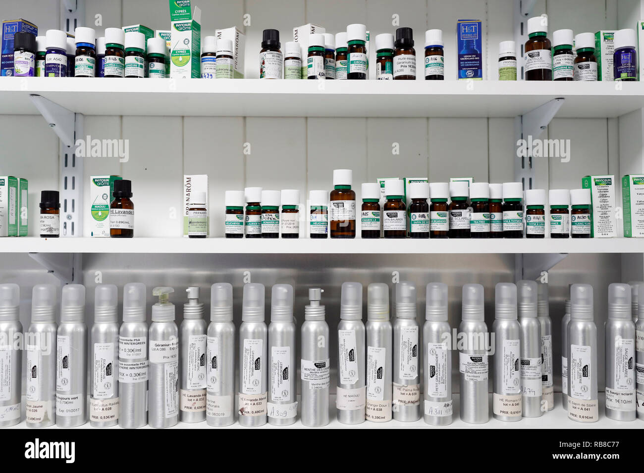 Glass bottles medicine hires stock photography and images Alamy